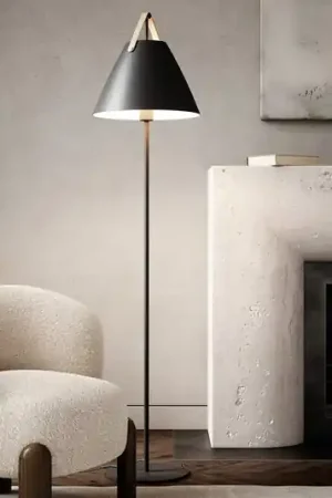 Prezzo Basso Lampada da terra Strap in metallo con cinturino in pelle, nera
