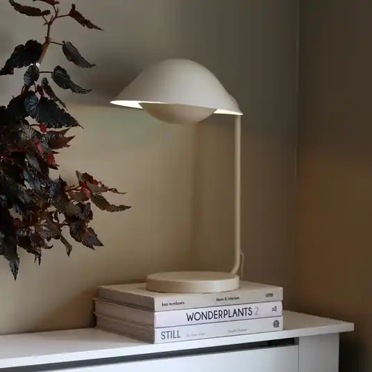 Lampada da tavolo Freya di metallo, beige Scelto Dai Clienti