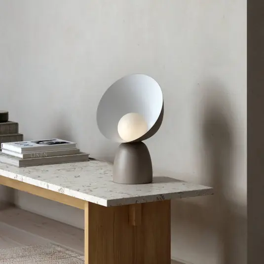 Nuovo Arrivo Lampada da tavolo Hello, marrone