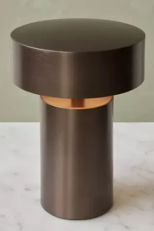Super Prezzo Audo Column lampada da tavolo ricaricabile, IP44, bronzo