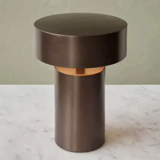 Super Prezzo Audo Column lampada da tavolo ricaricabile, IP44, bronzo