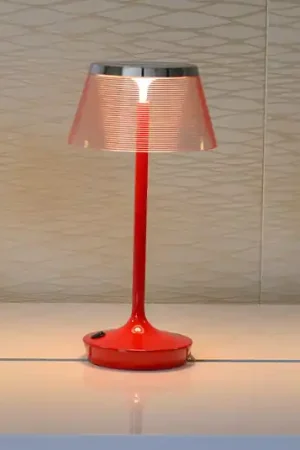 Prezzo Ridotto Aluminor La Petite Lampe LED da tavolo, rosso