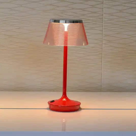 Prezzo Ridotto Aluminor La Petite Lampe LED da tavolo, rosso