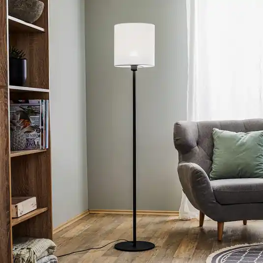 Lampada da terra in tessuto Harris, base nera, paralume bianco Novità